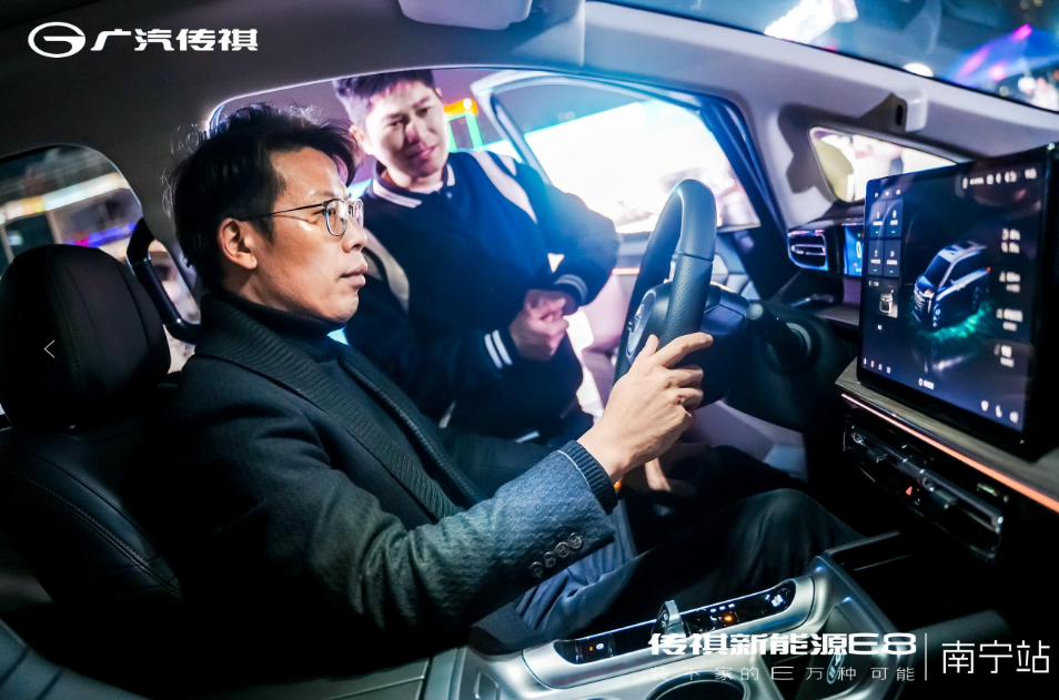 赛酷体育25万元以内最好的家用车传祺新能源E8世界区域满爱交付(图7)