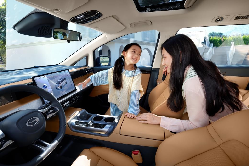 赛酷体育25万元以内最好的家用车传祺新能源E8世界区域满爱交付(图8)