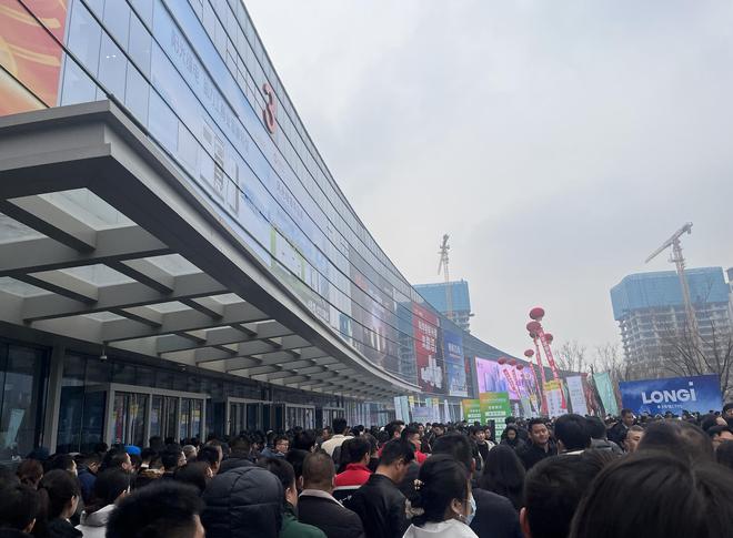 对准分散式光伏市集隆基绿能再发BC新品赛酷体育(图1)